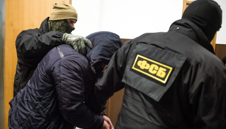 Фото: ФСБ на задержании, иллюстрация - кадр оперативной съемки