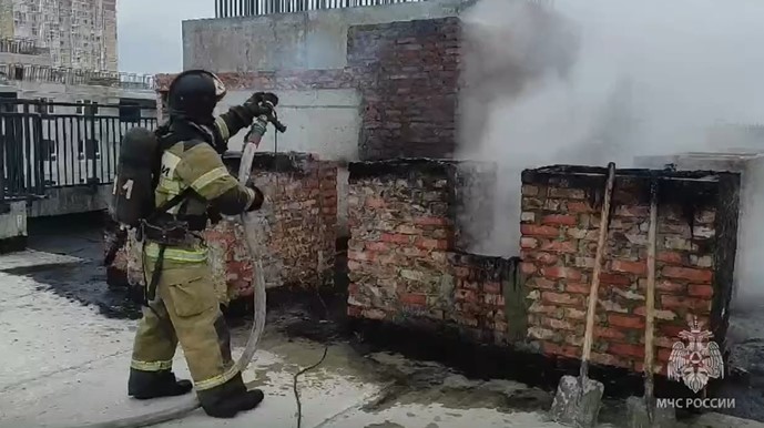 Фото: Пожар на стройке в Левенцовке \\ кадр ГУ МЧС РФ по РО