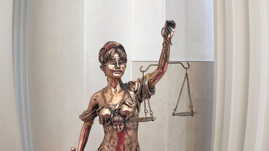 Фото: Статуя Фемиды в здании суда, кадр 1rnd