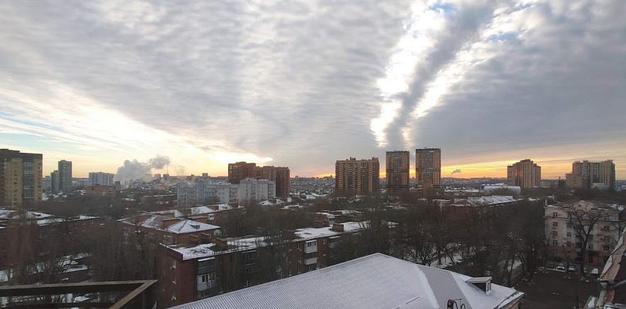 Фото: Облака и инверсионные следы в небе над Ростовом, кадр из архива 1rnd