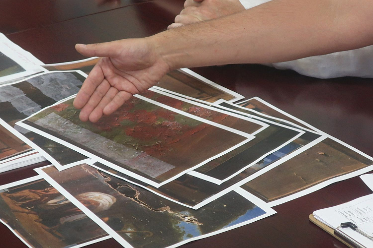 Фото: Фотографии повреждений картин после взрыва ракеты в Таганроге, кадр ПРО