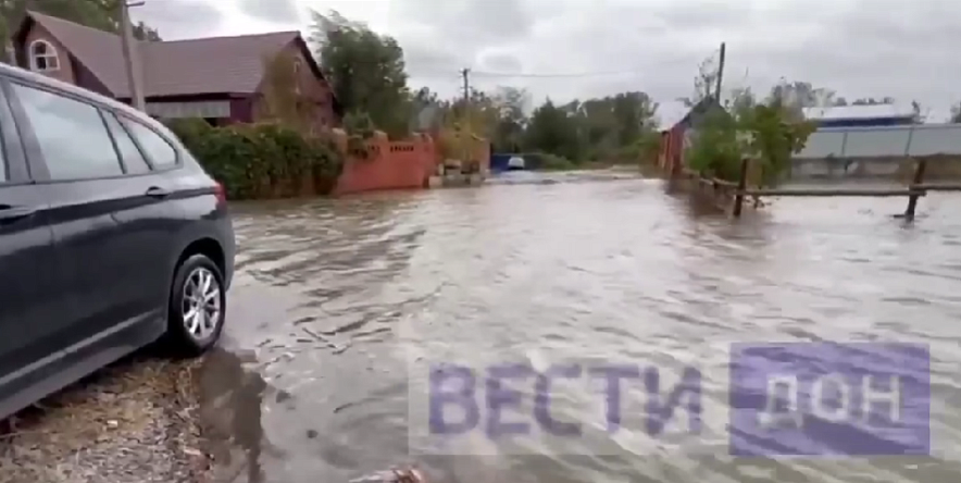 Фото: Дон затопил село Кагальник 8 октября, кадр "Вести.Дон"