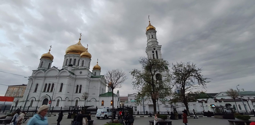 Фото: Тучи над ростовским кафедральным собором, кадр 1rnd
