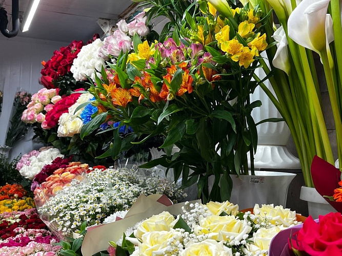 Фото: За сколько можно купить в Ростове цветы к 8 марта // кадры 1rnd.ru