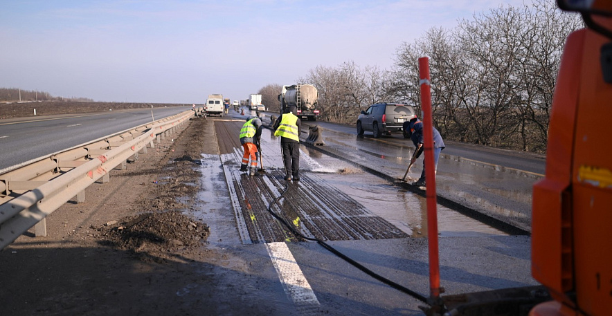 Фото: Ремонт на трассе М-4 в Ростовской области, кадр ПРО
