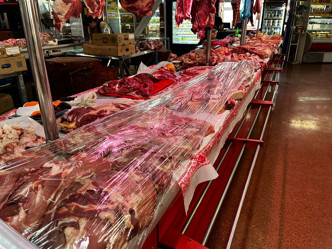 Фото: цена на мясо и мясные деликатесы на рынках Ростова \\ кадры 1rnd.ru