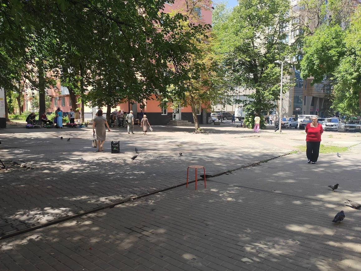 продавцы покинули пешеходную зону на Сержантова после рейда, кадр 1rnd продавцы покинули пешеходную зону на Сержантова после рейда, кадр 1rnd