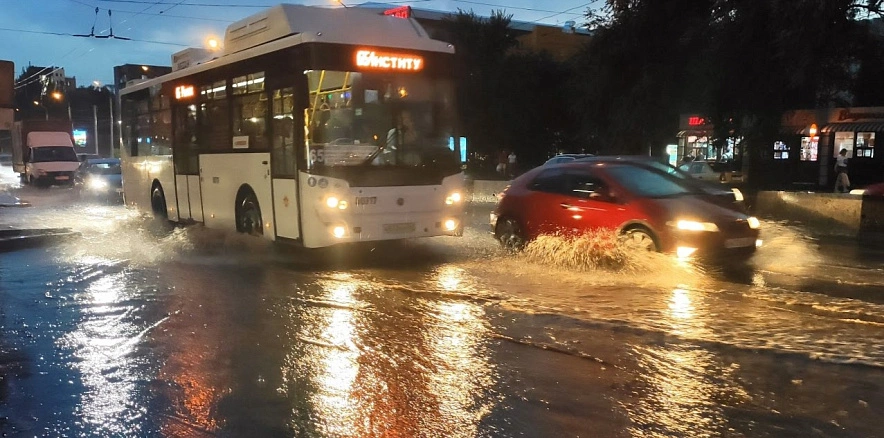 Фото: Ливень в Ростове, кадр из архива 1rnd