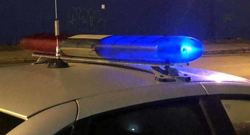 Фото: машина ГАИ со включёнными спецсигналами, кадр 1rnd