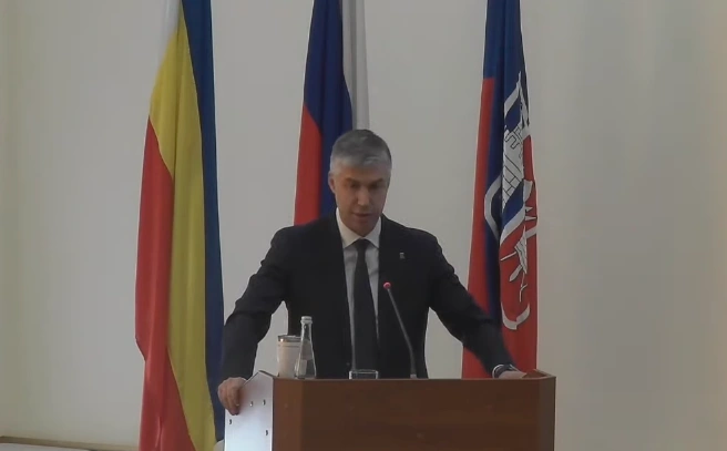 Фото: В Ростове сити-менеджер Логвиненко отказался комментировать отмену митинга 23 февраля, кадр из видео 