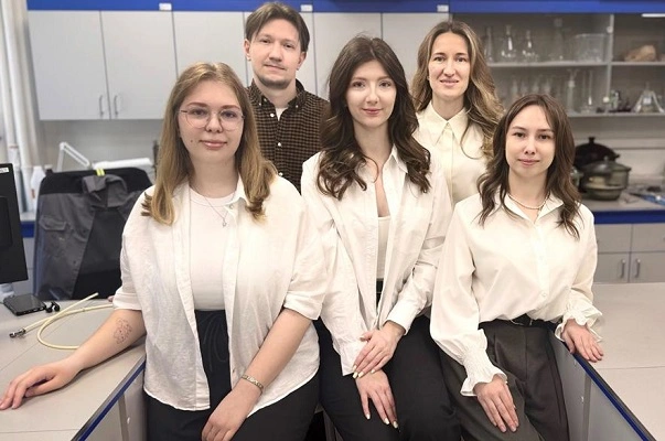 Фото: соавторы исследования, сотрудники ЮФУ (слева направо: Астравух Яна, Панков Илья, Павлец Ангелина, Алексеенко Анастасия, Могучих Елизавета)