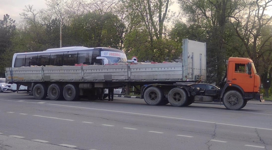 Фото: грузовик в Ростове // кадр 1rnd