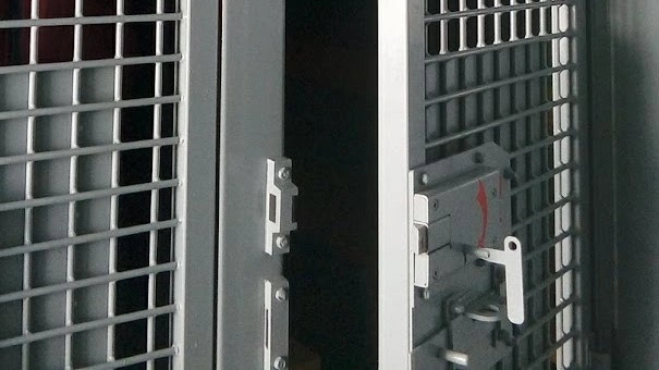 Фото: Дверь камеры автозака, иллюстрация 1rnd