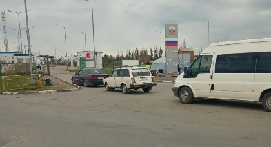 Фото: Машины в пункте пропуска Весело-Вознесенка, Яндекс.Карты