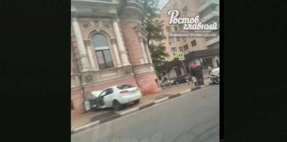Фото: авария в Ростове // скриншот из видео в группе ВК "Ростов Главный"