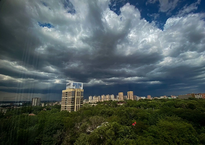 Фото: объявлено штормовое предупреждение // кадр 1rnd