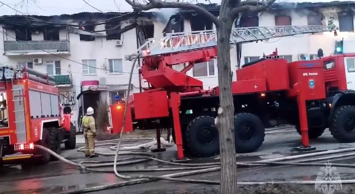 Фото: Тело пенсионерки обнаружили на месте крупного пожара в Зернограде, кадр - МЧС РО