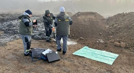 Фото: свалка грунта из Темерника под Ростовом, кадр Росприроднадзора