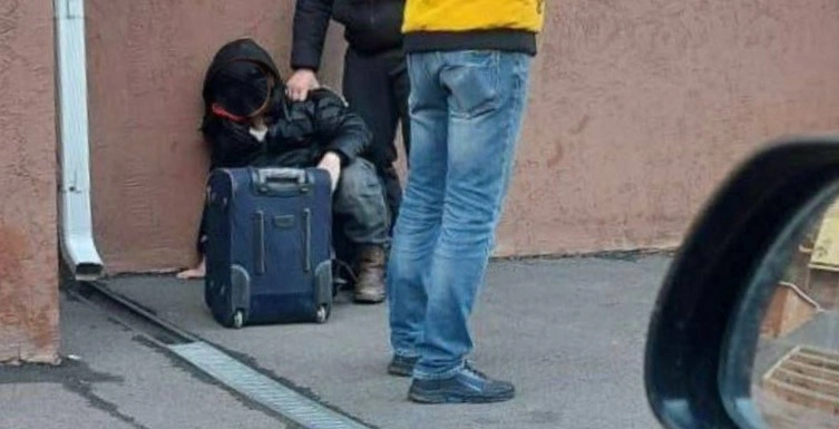 Фото: На Орбитальной мужчина задержан за преследование школьницы, кадр очевидца