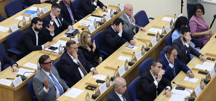 Фото: Голосование в гордуме Ростова, кадр 1rnd