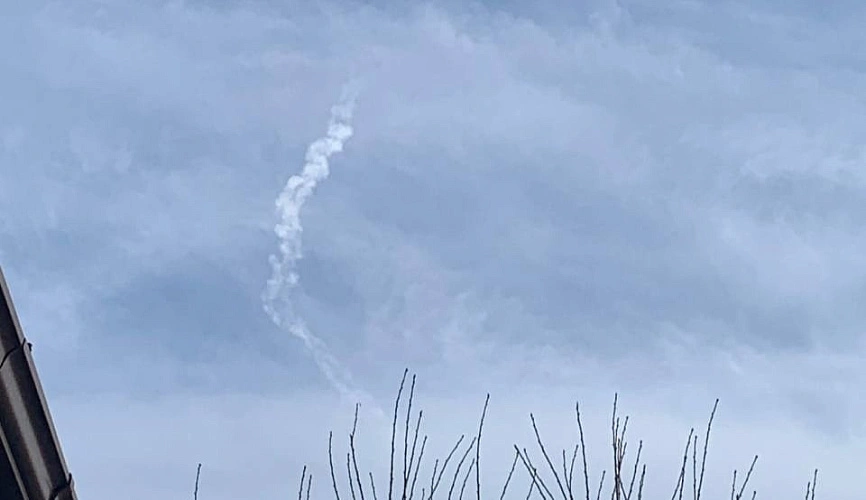 Фото: след от работы БПЛА в небе, кадр очевидца