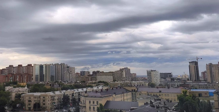 Фото: грозовые тучи над Ростовом // кадр из архива 1rnd