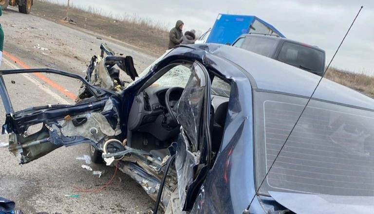 Фото: Спровоцированное женщиной ДТП на трассе Ростов - Таганрог, кадр ГИБДД