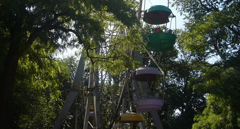 Фото: колесо обозрения в парке Горького, кадр из архива публикаций 1rnd