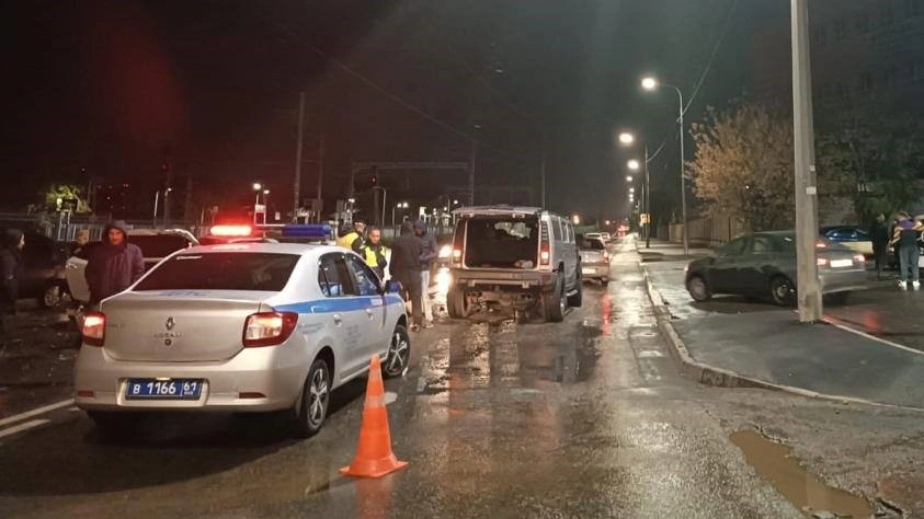 Фото: Массовое ДТП с "Хаммером" в Ростове, кадр ГИБДД РО