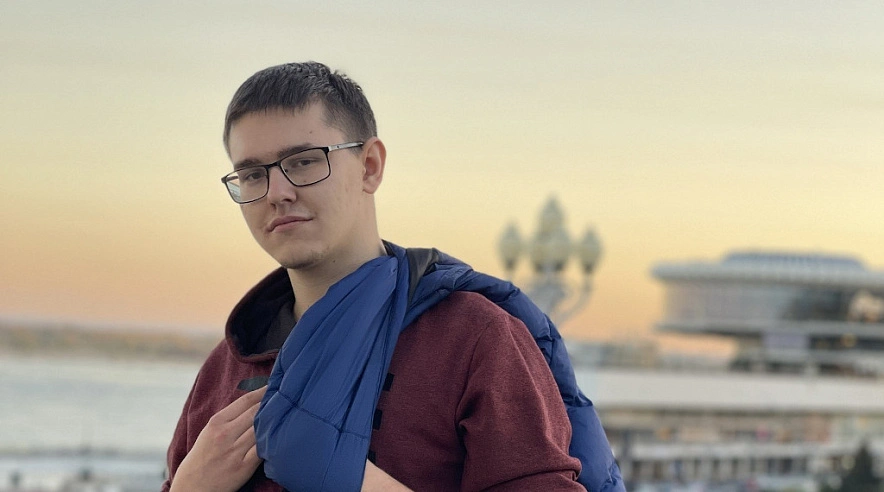 Фото: арестованный Артём Олексенко \\ кадр со страницы в соцсети 