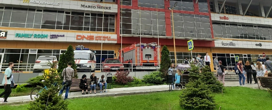 Фото: эвакуация ТРЦ "Рио" \\ кадр подписчика 1rnd.ru