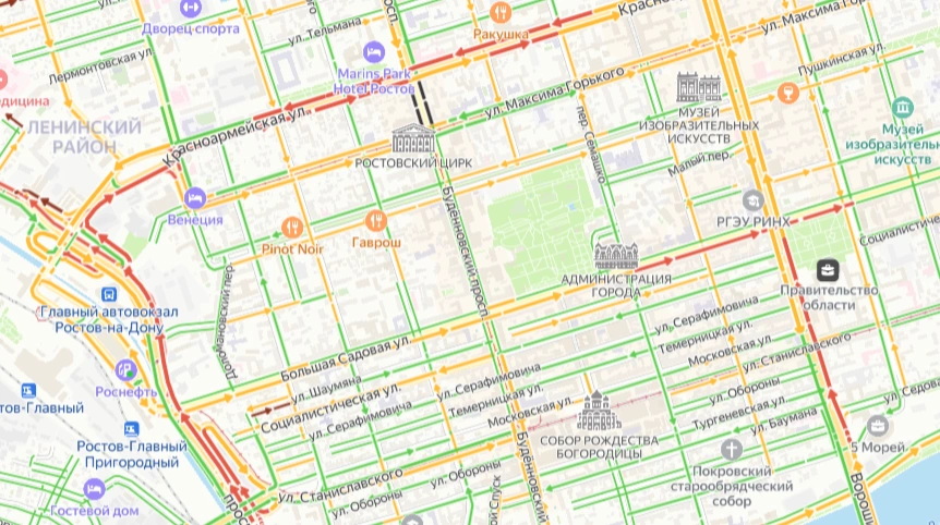 Фото: дорожное движение в центре Ростова утром 24 марта