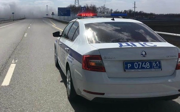 Фото: Автомобиль ДПС на трассе Ростовской области, кадр из архива 1rnd