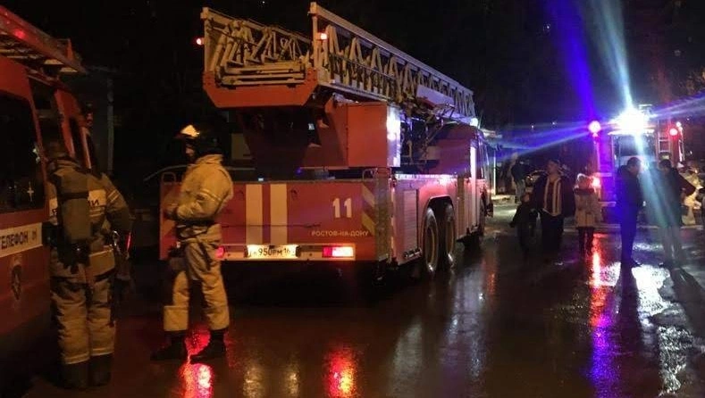 Фото: Пожарные на месте ЧП в Ростове, кадр из архива 1rnd