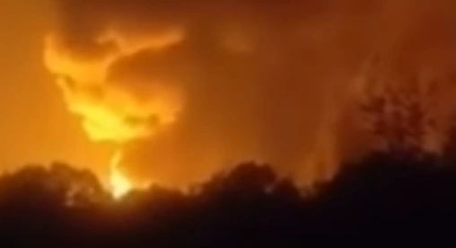 Фото: Атака на нефтебазу под Каменском, кадр очевидца