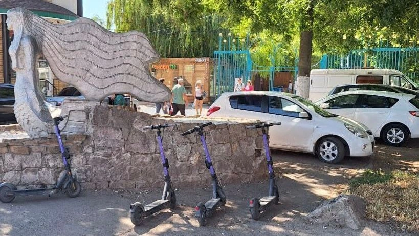 Фото: В Таганроге власти изъяли 49 нелегальных электросамокатов / фото из телеграм-канала Андрея Фатеева.