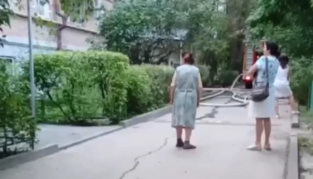 Фото: Пожар в доме на Погодина, 4 в Ростове, кадр очевидца