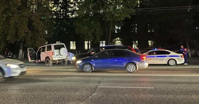 Фото: ДТП на Комсомольской площади Ростова, кадр  https://t.me/tutina