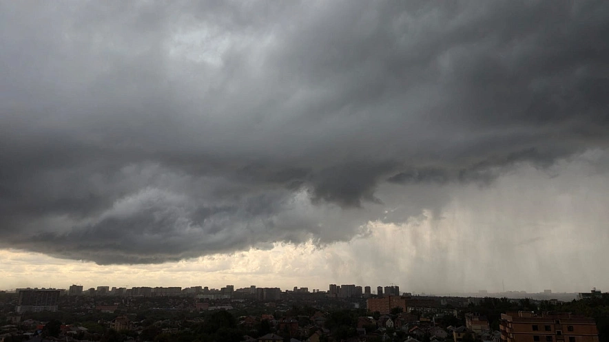 Фото: тучи над Ростовом // кадр из архива 1rnd