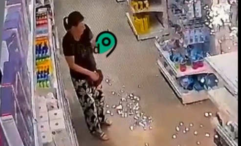 Фото: момент поджога ТЦ "Орбита", кадр 1rnd