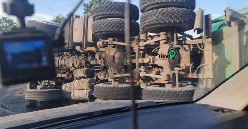 Фото: Перевёрнутая бетономешалка \\ кадр 1rnd.ru