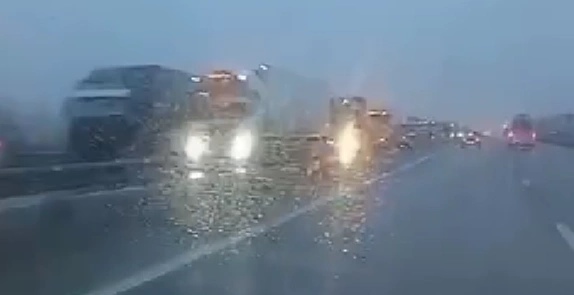 Фото: Затор на трассе М-4 Дон под Ростовом, кадр Вести.Дон