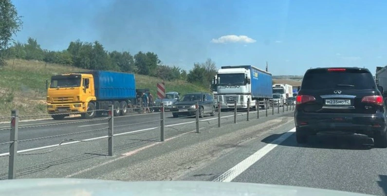 Фото: Затор на трассе М-4, кадр из чата трассы