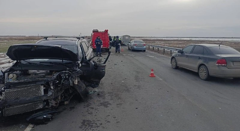 Фото: ДТП с 4 пострадавшими на трассе Ростов - Волгодонск, кадр ГИБДД