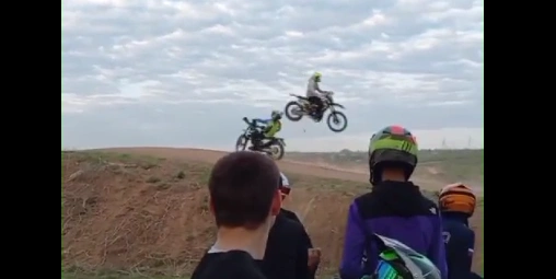 Фото: ЧП на соревнованиях по мотокроссу в Новошахтинске, кадр очевидца