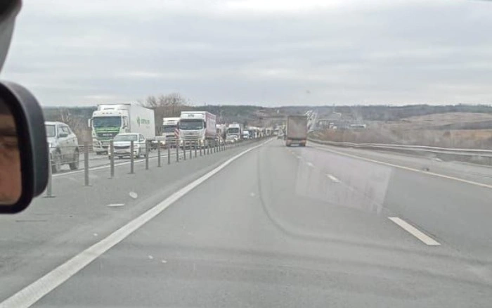 Фото: Затор в районе Шахт на М-4, кадр из чата трассы