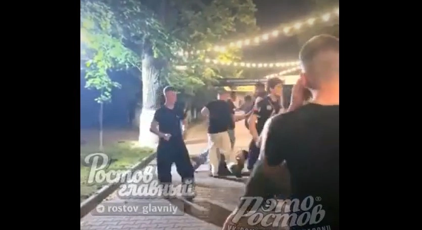 Фото: скриншот видео потасовкаи в парке Горького 