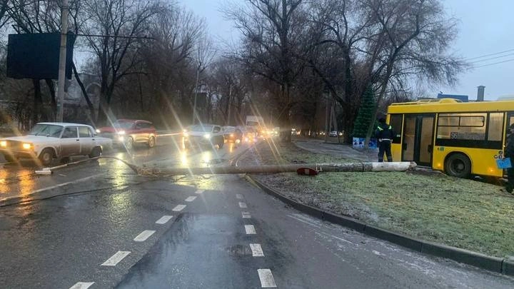 Фото: ДТП в Ростове 11 декабря // кадр УГИБДД РО