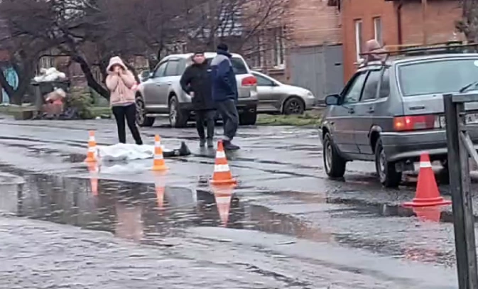 Фото: Утром 26 января в Батайске насмерть сбили школьника // кадр из видео ТГ-канала «Батайское время» 