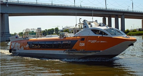 Фото: Скоростной "Валдай" на причале в Ростове, кадр ПРО